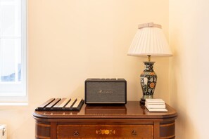 Interior - London Hues - 2 Bedroom apartment (London)