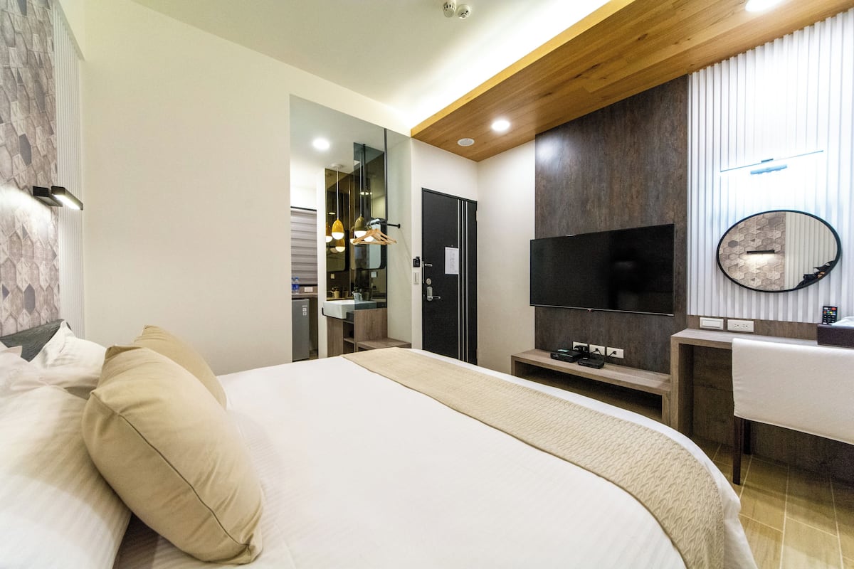 Double Room | 5 bedrooms, desk, rollaway beds, free WiFi