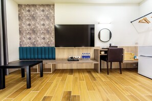 Schreibtisch, Zustellbetten, kostenloses WLAN, Bettwäsche