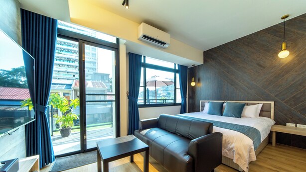Meja kerja, tempat tidur lipat/tambahan, Wi-Fi gratis, dan seprai linen