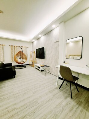 Schreibtisch, Zustellbetten, kostenloses WLAN, Bettwäsche