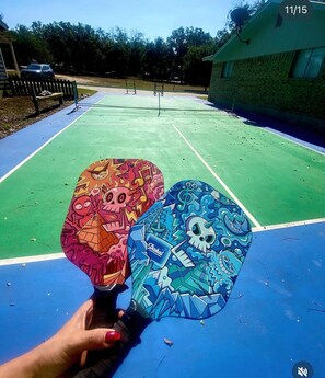 Sports court - Toes up Pool house. An amazing Oasis in downtown New Braunfels. (New Braunfels)