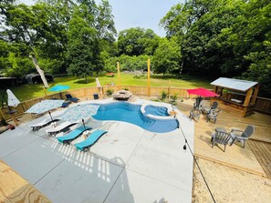 Pool - Toes up Pool house. An amazing Oasis in downtown New Braunfels. (New Braunfels)