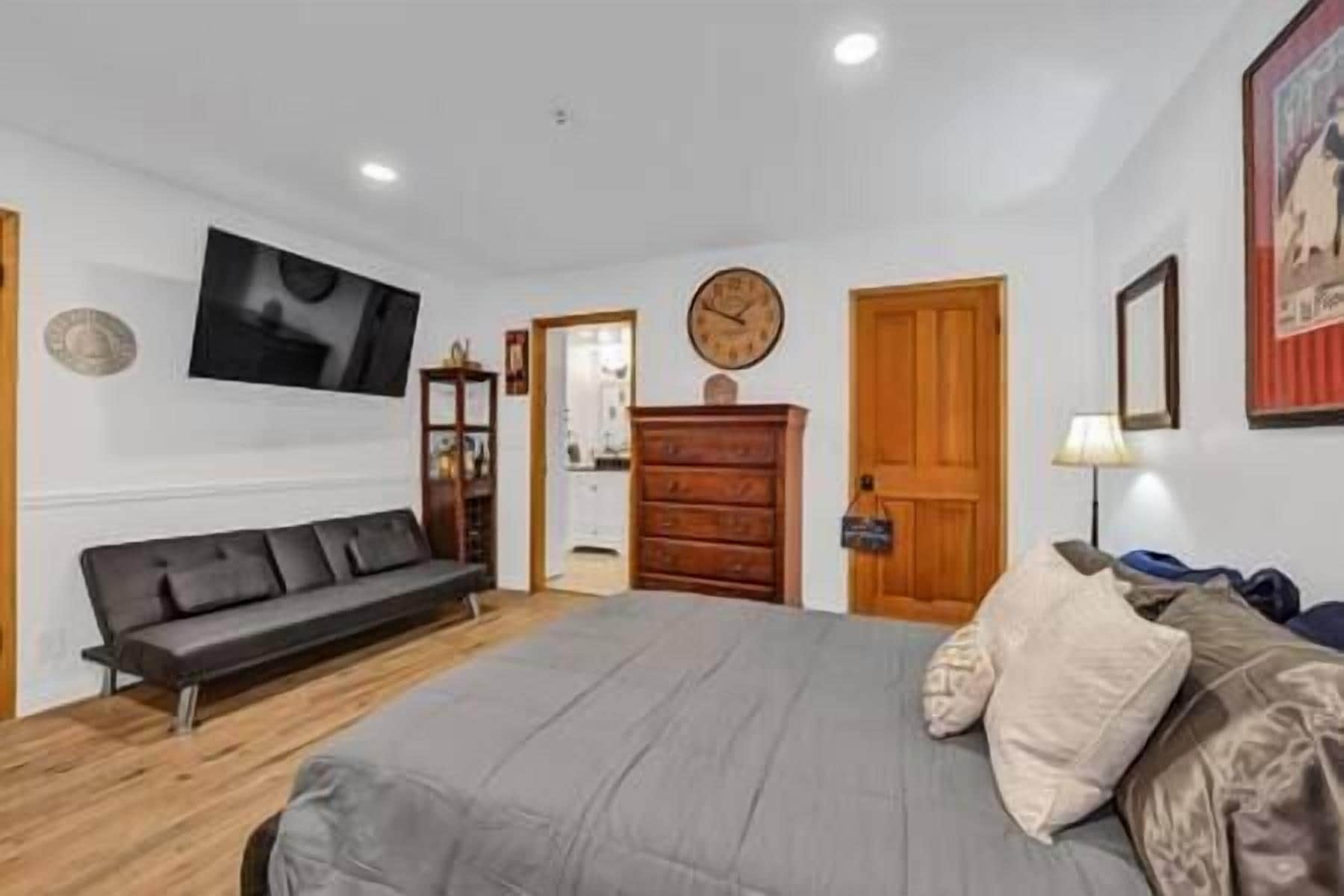 1 habitación, tabla de planchar con plancha, wifi y ropa de cama 