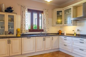 Refrigerador, microondas, horno, lavavajillas