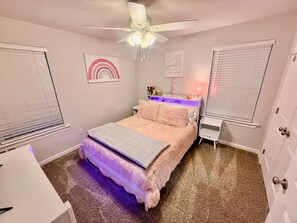 3 chambres, fer et planche Ă repasser, Wi-Fi, draps fournis
