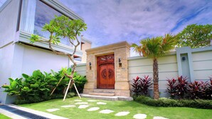 Unclassified image, 2 of 38, button - Jero delod Villa  (Tabanan)