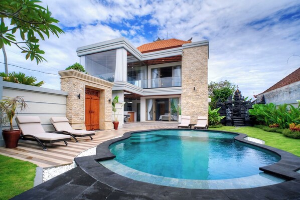 Outdoor pool - Jero delod Villa (Tabanan)