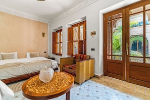 Deluxe Triple Room | Blackout curtains, soundproofing, iron/ironing board, free WiFi
