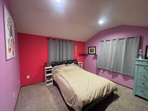 4 bedrooms, iron/ironing board, WiFi, bed sheets - Shore View (Anchorage)