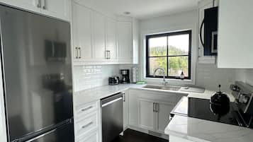Micro-ondes, four, plaque de cuisson, lave-vaisselle