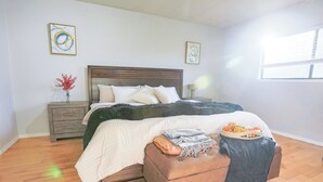 A bedroom with a bed, bedside tables, a nightstand, a window, and artwork on the walls. - Sunnyvale 3B2b Super Big House (Sunnyvale)