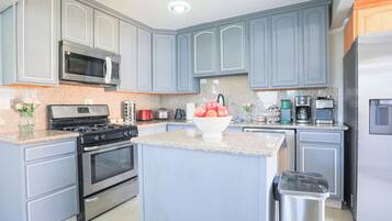 Deluxe House, 3 Bedrooms, Kitchen | Private kitchen