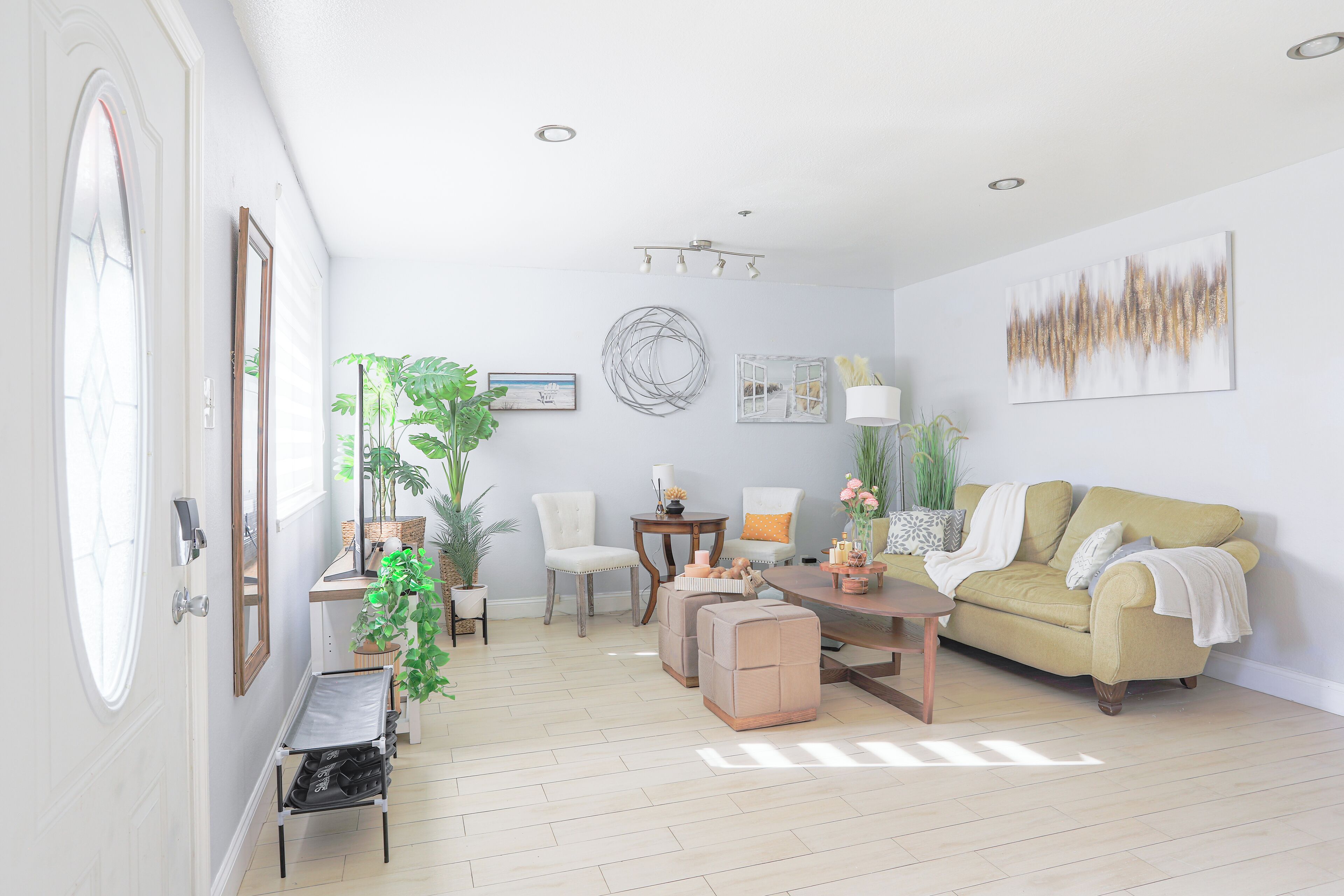 디럭스 하우스, 침실 3개, 주방 | 거실 공간 | 디지털 채널 시청이 가능한 65인치 평면 TV