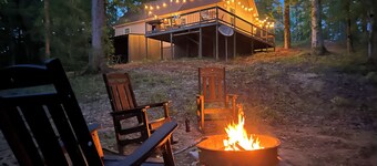 Sweet Retreat Cabin on 2acres of woods, 2miles from Lake Martin, pet friendly