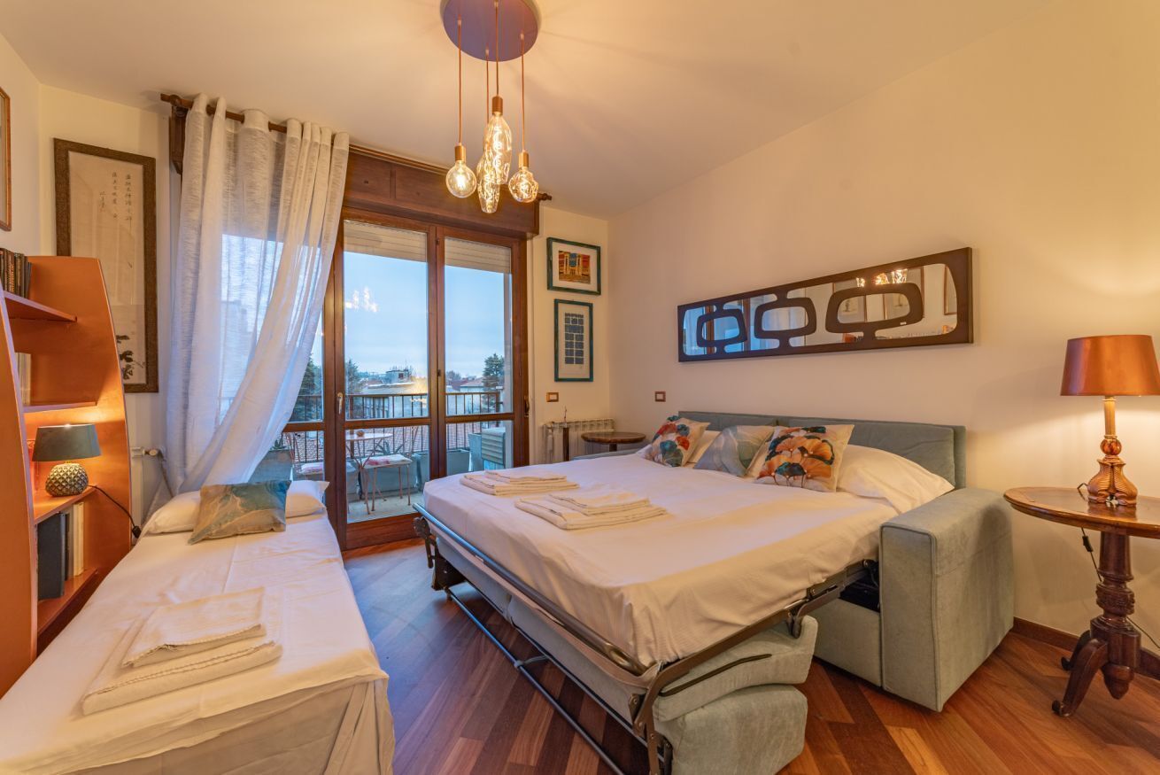 2 bedrooms, desk, iron/ironing board, WiFi