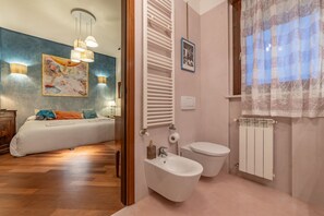 Shower, hair dryer, bidet, towels - 5' from Bocconi University with 2 Bedr and 2 Bathr (Milano)