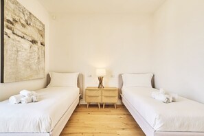 2 chambres, fer et planche à repasser, Wi-Fi, draps fournis