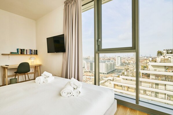 2 bedrooms, iron/ironing board, WiFi, bed sheets