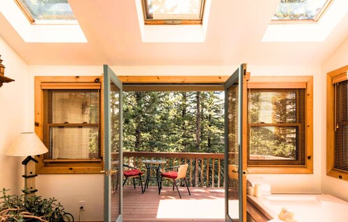 RiverSong Inn - 26 Acres in Estes Park, Colorado with 10 King Bedrooms