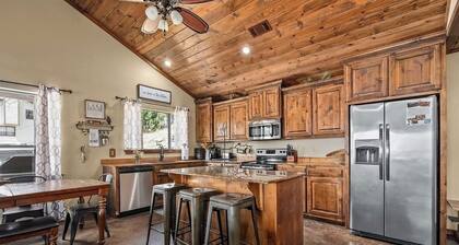 Redbud Lane Cabin at Lake Tenkiller