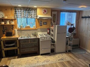 Micro-ondes, four, plaque de cuisson, cafetière/bouilloire