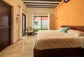 3 bedrooms, WiFi, bed sheets - 3-bedroom villa in charming Tesoco with AC, WiFi. Relax and unwind (Tesoco)