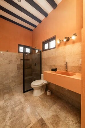 Towels, soap, toilet paper - 3-bedroom villa in charming Tesoco with AC, WiFi. Relax and unwind (Tesoco)