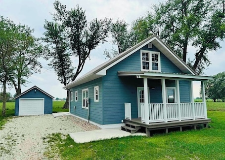 Exterior. The Loess Hills Cottage