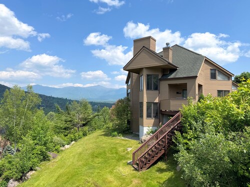C15 Ski-In/Ski-Out Townhouse w/ Hot Tub, AC & Stunning Mountain Views. Dog Friendly!