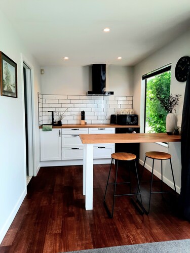 Whakatā Place - Peaceful, Chic, Central Retreat Near Beaches, Parks & Adventure!