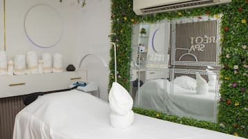 Steam room, Turkish bath/hammam, hydrotherapy, hot stone massages
