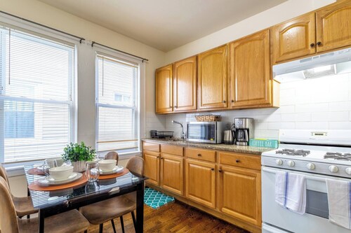 Pet-Friendly 2BR w/ FREE Parking & NYC Transit