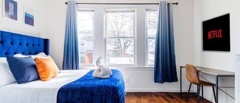 Bureau, fer et planche à repasser, Wi-Fi gratuit, draps fournis