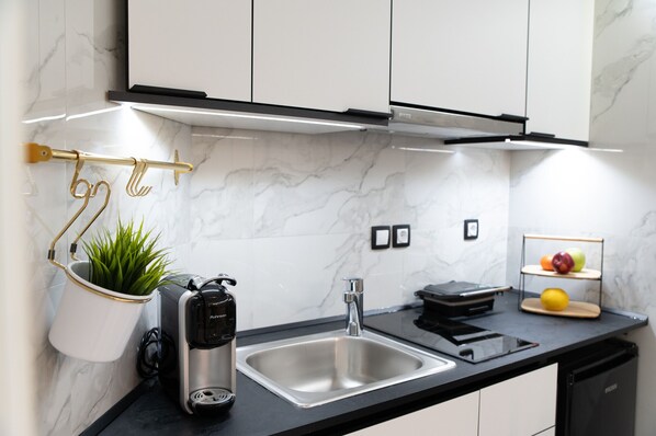 Fridge, microwave, coffee/tea maker, electric kettle