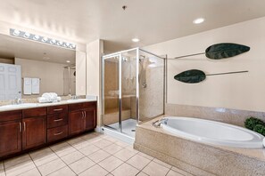 Shower, jetted bath, hair dryer, towels