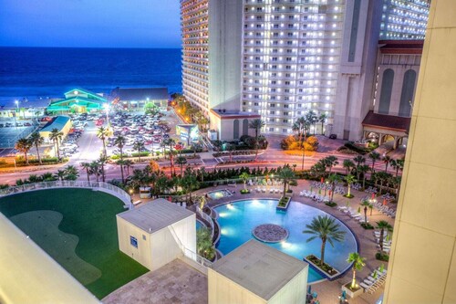 3BR-3BA with lake view, 5 pools, steps to beach and resort vibes