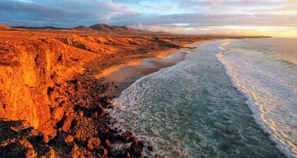 Lajares Villa-Sleeps 6-Free Parking-Playground