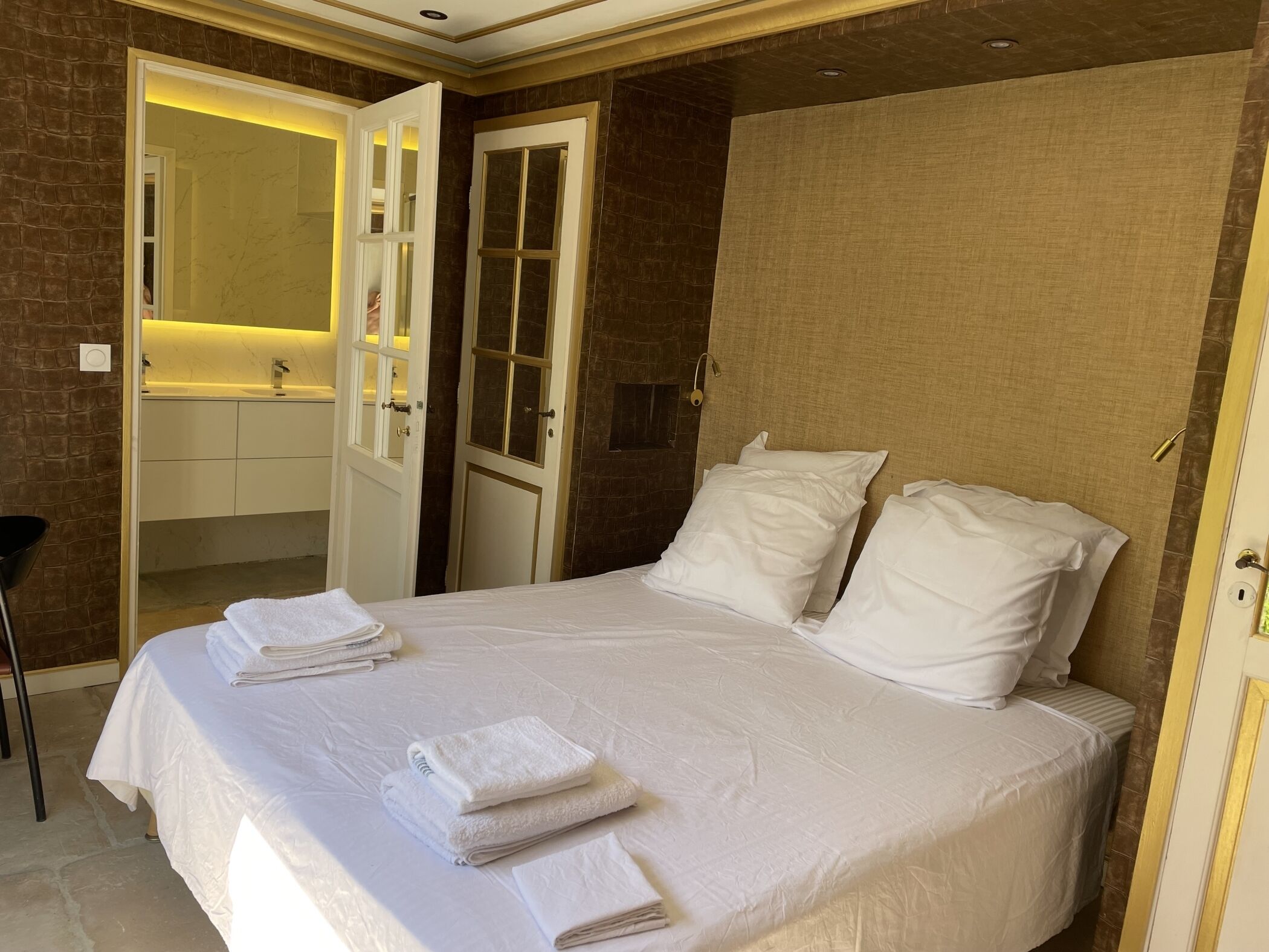 1 chambre, fer et planche à repasser, accès Internet, draps fournis