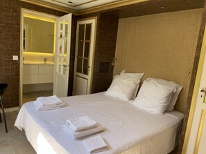 1 chambre, fer et planche à repasser, accès Internet, draps fournis