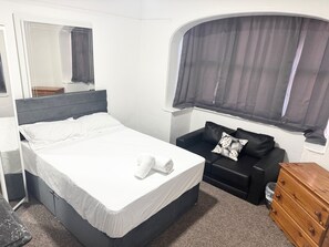 4 多间卧室、熨斗/熨衣板、WiFi、床单