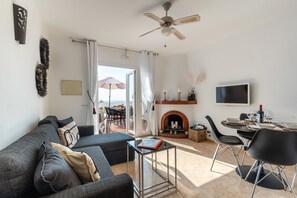 Télévision, cheminée