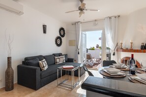 Télévision, cheminée