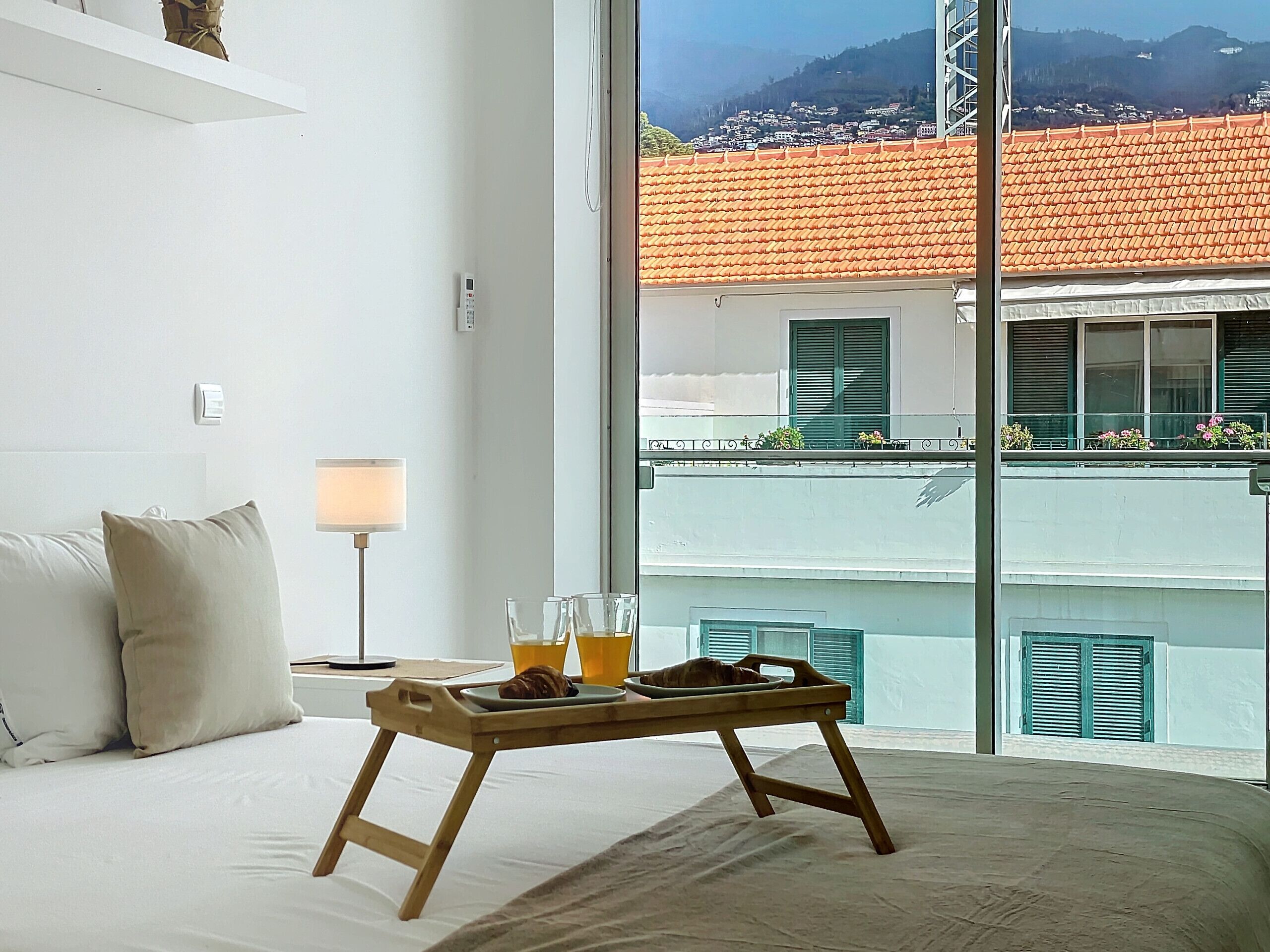 Bügeleisen/Bügelbrett, Reisekinderbett, kostenloses WLAN, Bettwäsche