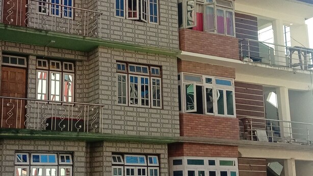 A multi-story building with a sign for 'Hotel Parichit Food & Lodging'. - Hotel parichit (Namchi)