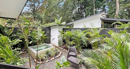 Casa Margarita - POOL, AC, Kitchenette, Queen Bed, Yoga