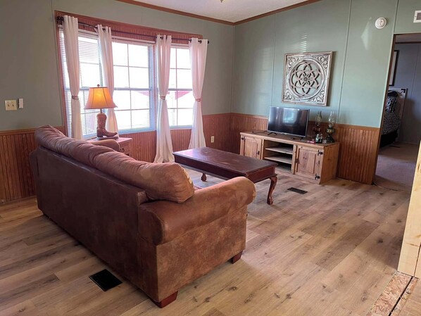 Smart TV - Visit the Carriage House (California)