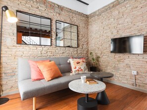 TV - Apartment with a spectacular terrace in the center (Málaga)