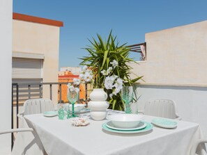 Outdoor dining - Apartment with a spectacular terrace in the center (Málaga)
