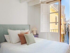 2 bedrooms, iron/ironing board, Internet, bed sheets